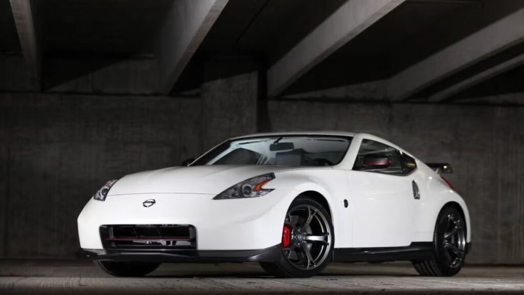 2014 Nissan 370Z Review: What Makes This Sports Car Stand Out